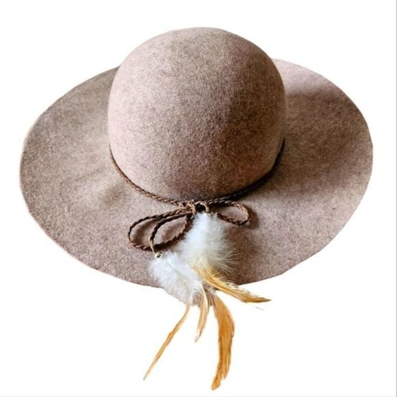 American Eagle Outfitters Accessories - American Eagle Outfitters Wool Floppy Bohemian Boho Tan Feathers One Size.